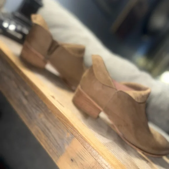 Seychelles Tan Suede Ankle Booties - Picture 8 of 8